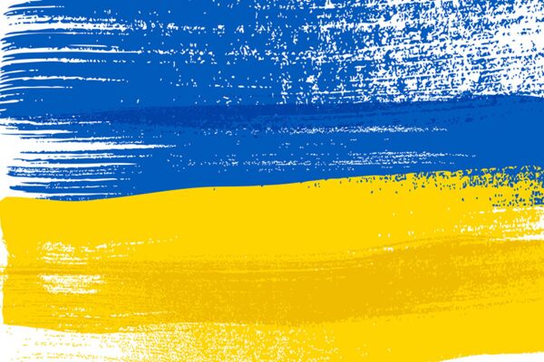 Eine künstlerische Darstellung der ukrainischen Flagge in kräftigen Blau- und Gelbtönen, die Nationalstolz und Solidarität ausdrückt.