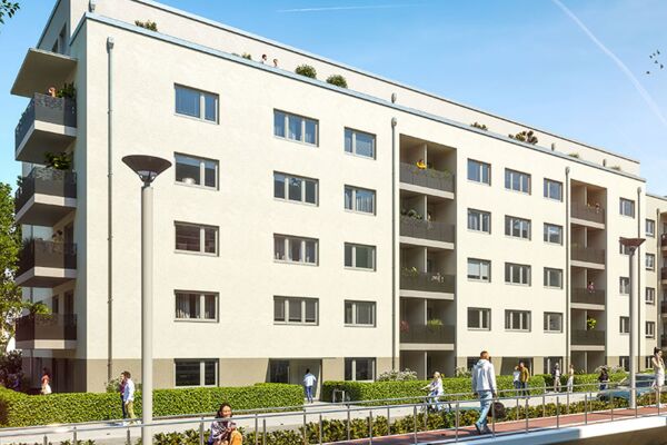 Ein modernes Wohngebäude mit Balkonen und gepflegten Außenanlagen, mit Menschen, die den sonnigen Tag genießen.