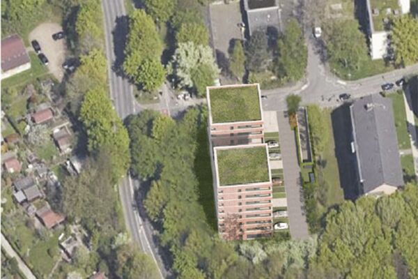 Eine Luftaufnahme, die ein einzelnes Gebäude in einer städtischen Grünanlage zeigt, möglicherweise ein Beispiel für städtische Planung oder eine Wohnanlage.