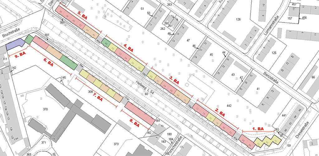 Lageplan, der die Aufteilung verschiedener Bauphasen an einer bestimmten Adresse zeigt, farblich markiert zur besseren Unterscheidung.